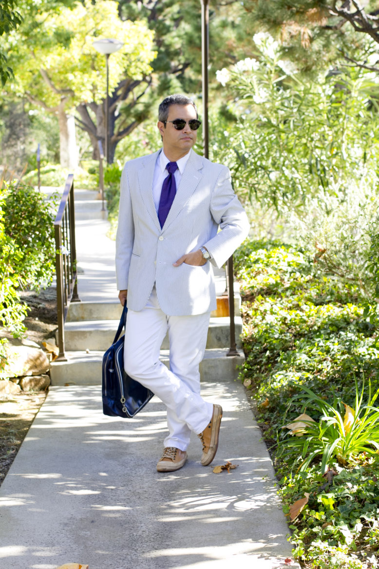 blue-striped-blazer-male-blogger